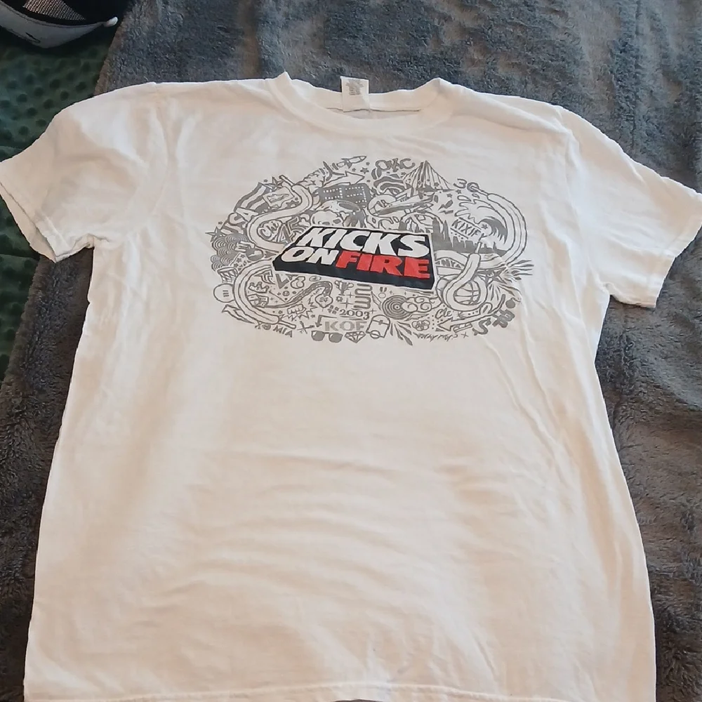 Kicks On Fire Limited Edition - Picture 1 of 4